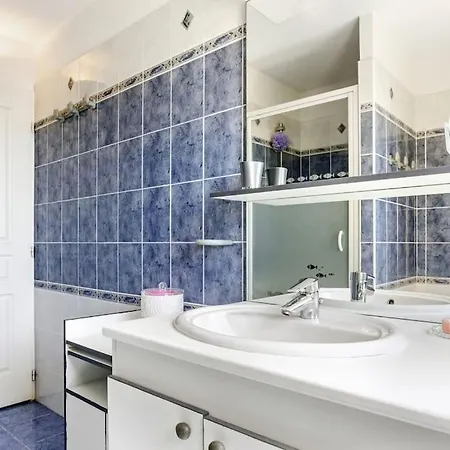 Appart 4 Bedrooms Qiuet Parking *